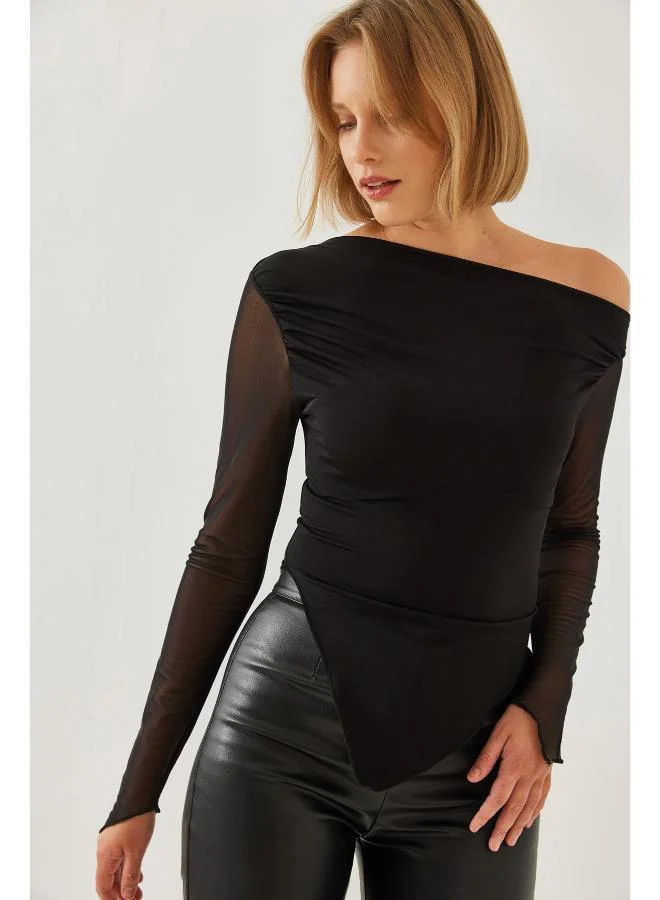 جينجر بلوزة ضيقة بكتف ساقط غير متماثل